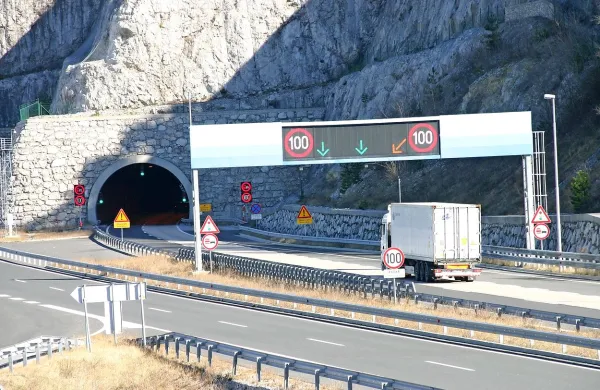 ... konec  mesca pa se bodo preselili v cev proti Kozini.