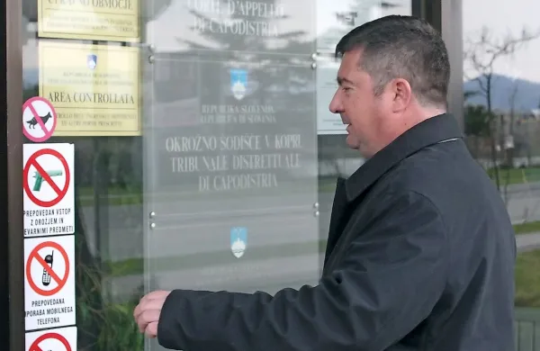 Na koprskem okrožnem sodišču, kjer so Časarja obsodili, so pohiteli s prevodom evropskega naloga za prijetje in predajo in ga pred iztekom roka poslali v Pariz.