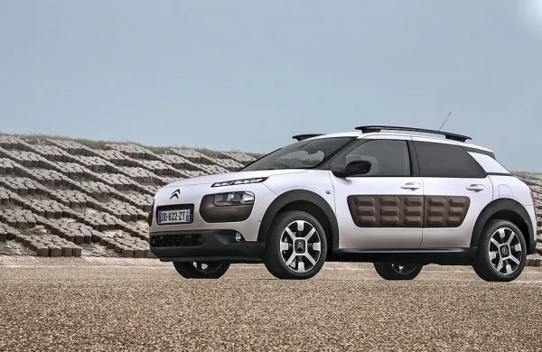 Enim je všeč, drugim ne ... je pa zagotovo citroenovsko 
originalen.