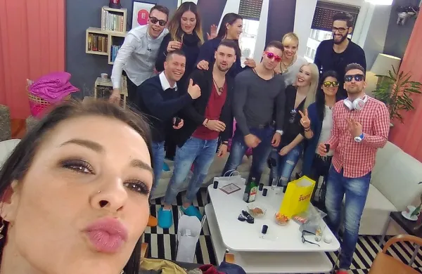 Selfi tekmovalcev resničnostnega šova Bar.