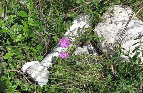 Po končanih vajah ostajajo na vadišču tudi  večji izstrelki.