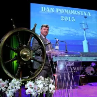 Tudi na proslavi je minister Gašperšič povedal, da je drugi tir nujen in da se zaveda strateškega pomena logistike za našo državo.