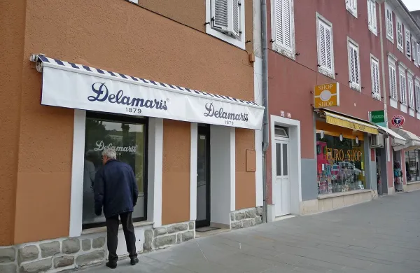 Delamarisovo diskontno prodajalno so preselili v Ulico ob stolpu 7.