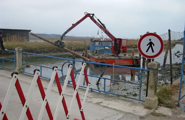 Zapora za vse, je edini ukrep, ki ga lahko izreče gradbena inšpekcija, če oceni, da je nek objekt nevaren. Tako inšpekcija ne more dopustiti, da bi čez most v Solinah hodili - na primer - le pešci.