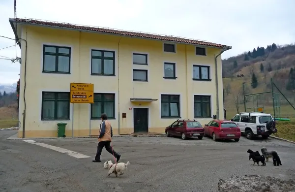 V nekdanji šoli   v Livku bodo  med drugim uredili tudi prostor za medgeneracijska srečanja z izvirnimi programi. 