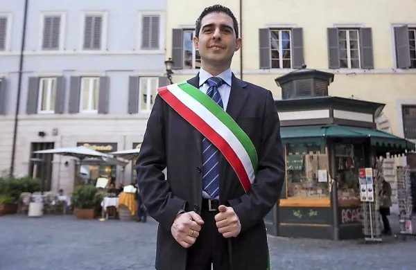 Župan Parme Federico Pizzarotti se posebej trudi pri pridobivanju novih lastnikov ugašajočega kluba.