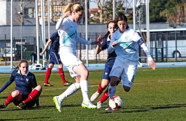 Slovenska ženska izbrana vrsta je v prijateljski tekmi  s selekcijo Francije do devetnajstega leta starosti izgubila  z 1:6 (1:4).