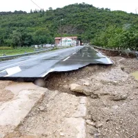 Jeseni 2010 je pretok Dragonje, ki je odnesla tudi del ceste proti mejnemu prehodu s Hrvaško, znašal 124 kubičnih metrov na sekundo. Prej so največji pretok izmerili leta 1981, ko je znašal 97,5 kubičnega metra na sekundo. 