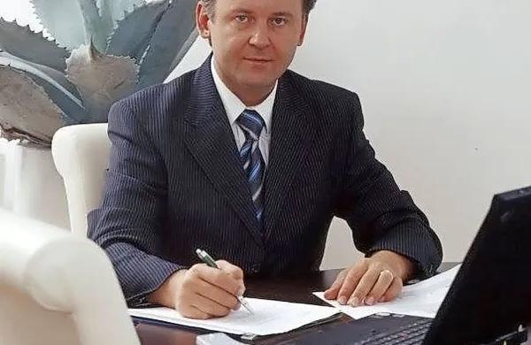Novoimenovani državni sekretar na ministrstvu za gospodarski razvoj in tehnologijo Peter Vesenjak (na fotografiji)  je gospodarskemu ministru Zdravku Počivalšku ponudil odstop, ta pa ga je že sprejel.