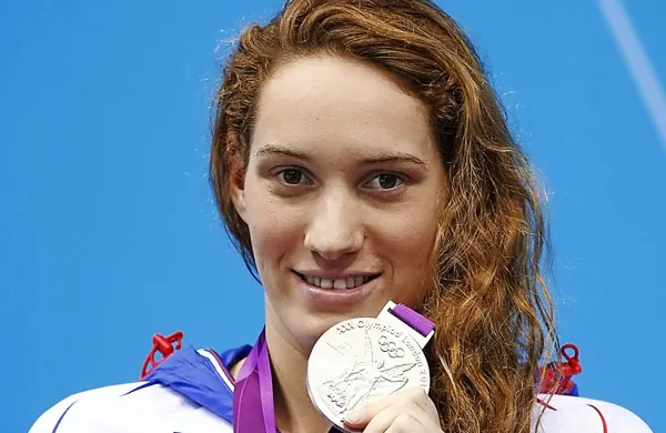 Med žrtvami nesreče je tudi 25-letna plavalka Camille Muffat, ki je osvojila tri medalje na olimpijskih igrah v Londonu leta 2012.