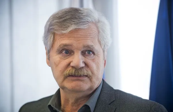 Komisija za preprečevanje korupcije pozdravlja prizadevanja, da bi se situacija glede avtorskih in podjemnih pogodb razčistila.