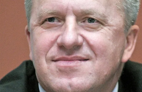 Zdravka Počivalška (na fotografiji) ne moti, da je podjetje Hosting novega državnega sekretarja  Petra Vesenjaka  pristalo na DUTB z več kot petmilijonskim dolgom,  hčerinsko podjetje pa šlo v stečaj, v katerem so vsi upniki ostali nepoplačani. 