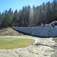 Pod okriljem LAS Krasa in Brkinov so v Čičariji obnovili nekaj vruj - na fotografiji je ta poseben vodni vir pri Golcu.
