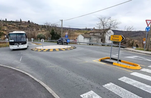 Za traso novega odseka hitre ceste Dars odkupuje zemljišča. Kdaj se bo lotil gradnje, si še ne upa napovedati.  