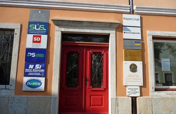Za isto pisarno se zanimata Iniciativa za demokratični socializem in podjetje Lenovo.