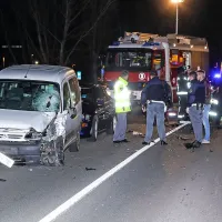 Okoli 19.15 se je na lokalni cesti v bližini bencinskega servisa v Bertokih zgodila huda prometna nesreča. 