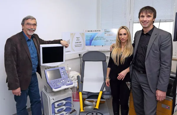 Nove prostore in opremo dopolnjuje  sodoben ultrazvok, se veseli ginekolog Janislav Ravnikar (levo),  poleg medicinska sestra Sanja Velova in direktor ZD Matevž Ravnikar (desno).  