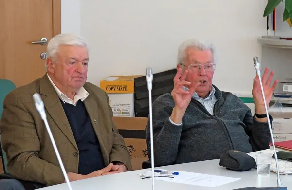 Albin Debevc in Fabio Forti sta v Divači predstavila pomen raziskovanja Krasa.  
