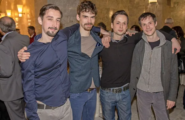 Nove sile novogoriškega SNG: Žiga Udir, Nejc Cijan Garlatti in Andrej Zalesjak. Peter Harl, prvi z desne, pa je že nekaj let stalni član ansambla. Foto: David Verlič/E-fronta 