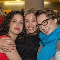Zmagovalna ženska trojka: Urška Taufer, hčerka Vita Tauferja (in vnukinja Vena Tauferja in Toneta Partljiča), Helena Peršuh in Ana Facchini (z leve). Foto: David Verlič/E-fronta    