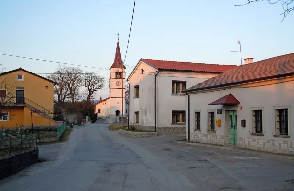 V vasi Harije že dolgo ni miru ... 