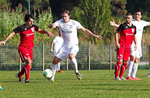 Jan Pahor (v ospredju v belem dresu) bo tudi spomladi steber ankaranske obrambe.