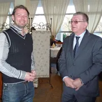 Predsednik Primorskega geodetskega društva Matej Plešnar 
in prvi predsednik ter od petka tudi prvi častni član društva dr. 
Anton Prosen.