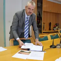  Robert Smrdelj: 
“Razumemo tudi javni 
interes, vendar v neposredni 
bližini obstaja drugi koridor, 
ki je preveč dobra 
alternativa, da bi država 
vztrajala pri umestitvi 
plinovoda v krajinski park.” 