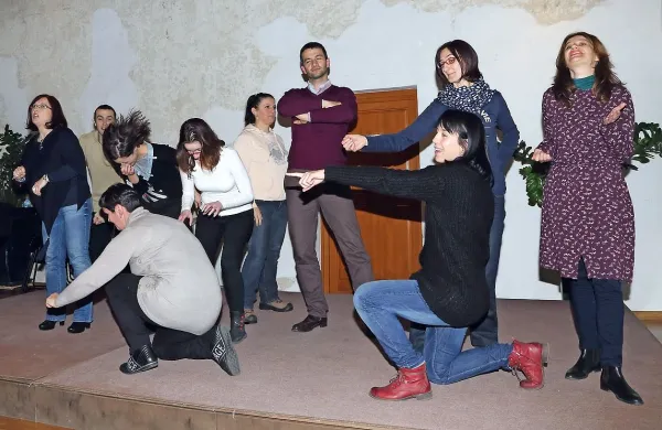 Gledališko predstavo Ena.kost so premierno uprizorili v začetku februarja v izolski Manziolijevi palači.