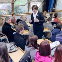 Komisarka za promet Violeta Bulc med študenti fakultete za pomorstvo in promet.