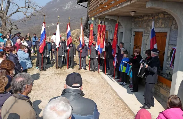 Pri domačiji Antona Rijavca nad Ozeljanom so se poklonili žrtvam zločina okupatorja.