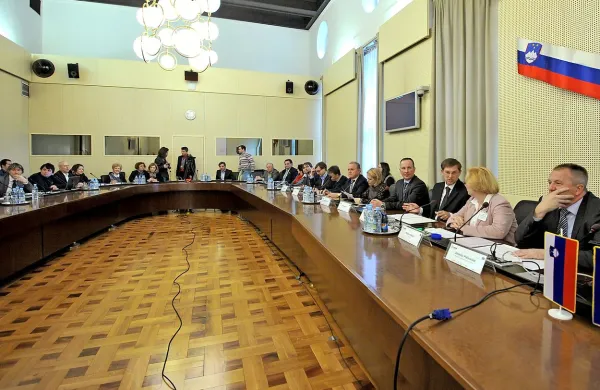 Zadružništvo je v preteklosti že živelo, izkušnje iz preteklosti pa velja upoštevati, je povedal predsednik vlade Miro Cerar.
