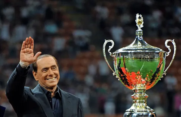 78-letni Silvio Berlusconi očitno sestopa tudi z nogometnega vrha.
