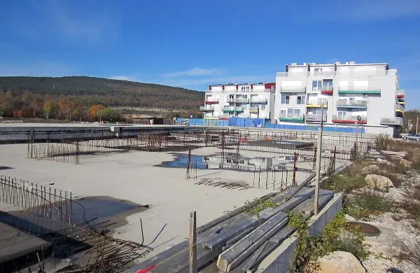 V hrpeljsko-kozinski občini bo komunalni prispevek odslej 
nižji: za 80 odstotkov za poslovne stavbe in za dvajset za 
stanovanjsko gradnjo.