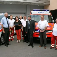 Tako kot v številnih drugih manjših krajih so tudi v Sežani 
uredili sodobno NMP s prihranki zdravstvenega doma in z 
denarno pomočjo občin. Tako so štiri kraške občine leta 2010 
kupile prispevale 80.000 evrov za dve novi reševalni vozili.

