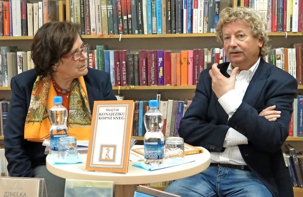 Z Marijem Čukom se je o njegovi najnovejši pesniški zbirki pogovarjala Marija Pirjevec.

