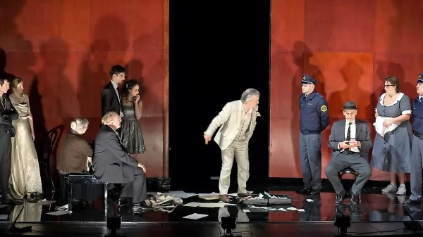 Vito Taufer je na novogoriškem odru Tartuffa ustvaril kot žanrski hibrid komedije, srhljivke in fantazijske pripovedi.
