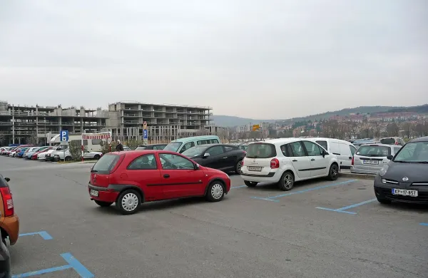 Nov način parkiranja?