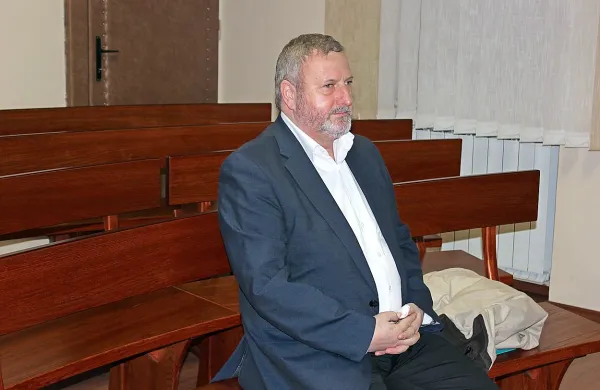 Bistriškega župana Emila Rojca, ki je zaradi dogajanja pred volitvami v državni svet decembra lani sedel na zatožno klop, je včeraj doletela pogojna obsodba.