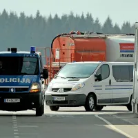 Odhod Roberta Časarja z brniškega letališča proti Dobu.