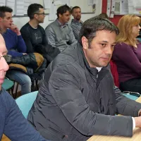 Župan Matej Arčon in njegov vodja kabineta Andrej Markočič (levo) sta sicer pomirila starše, a hkrati priznala, da se gradnja telovadnice pomika v naslednje leto. 