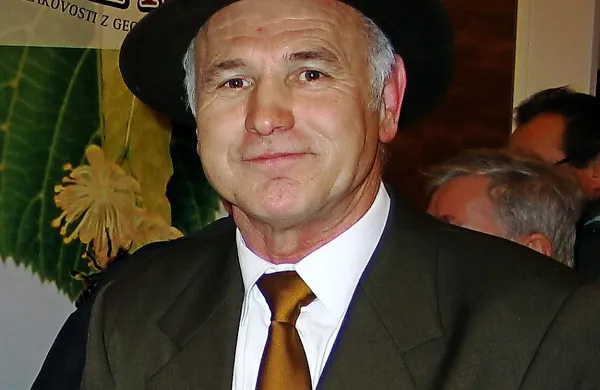 Čebelar Ivan Atelšek: $@   $@   
“Iz naselij nas 
preganja 
onesnaženost, iz 
gozdov medvedi. Kam 
naj gremo?”