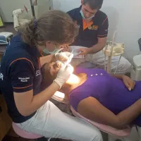 Na Šrilanki imajo slabše zdravstvene razmere, a boljše zobe 
kakor v zahodnem svetu.  