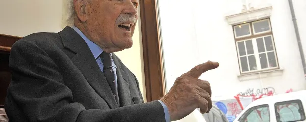 “Sindikatov nimamo več. Imamo neke strukture, 
ki nosijo naziv sindikati, a s sindikati nimajo 
nobene zveze.”
