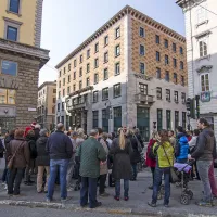 Narodni dom v Trstu (stavba v sredini) so fašisti leta 1920 
požgali