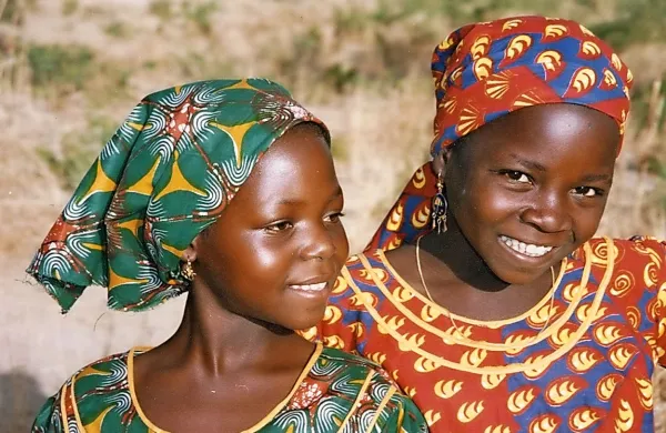 Somalijska deklica je naposled le s svojo družino v Mariboru, na podobno trnovo pot pa se zdaj podaja tudi nigerijsko dekle, ki se ne more pridružiti mami v Novi Gorici. (fotografija je simbolična)