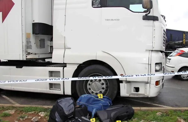Drugega voznika tovornjaka, ki je v Slovenijo pripeljal več kot sto kilogramov kokaina,  iščejo preiskovalci NPU.
