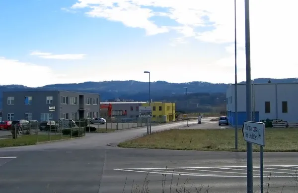 Na občini so se odločili, da je treba privabljati tudi investitorje, ki bodo vlagali v delovno intenzivne panoge. Največ brezposelnih v občini ima namreč osnovno, poklicno ali srednjo šolo.