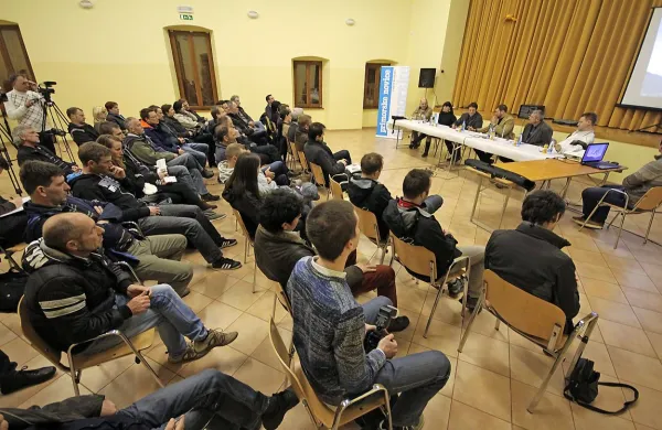 Udeleženci  okrogle mize so  se strinjali, da je jadralno  
padalstvo velik potencial in bi lahko bilo eden od paradnih 
konjev.