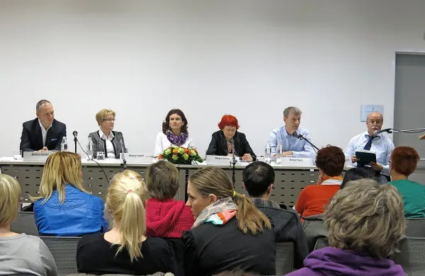 V Novi Gorici so pripravili strokovni simpozij o organiziranju 
mreže paliativne oskrbe na primarnem, sekundarnem in 
terciarnem nivoju ter povezavi med njimi.